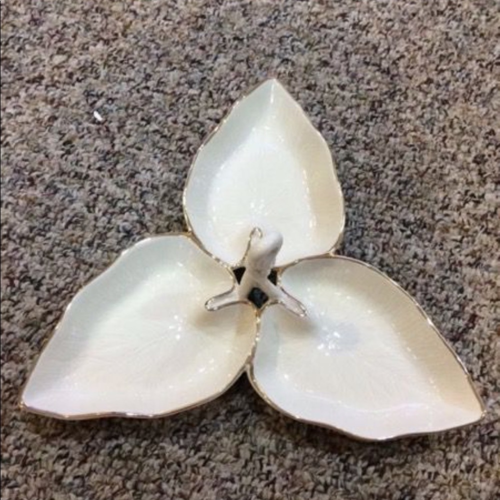 New - Lenox .. 3 part leaf server